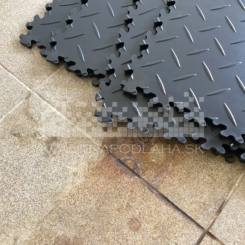 Kvalitná a odolná záťažová PVC podlaha Fortelock do garáže